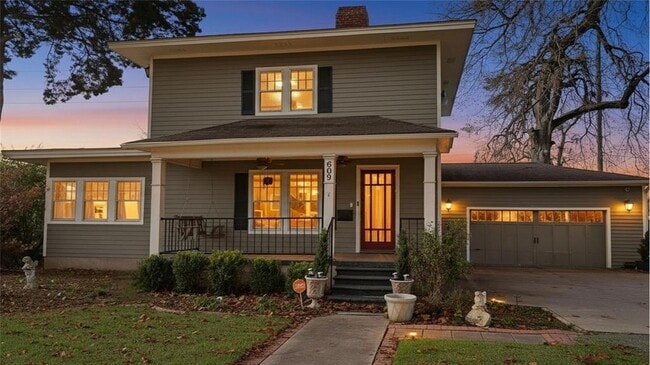 Photo - 609 N Ash St