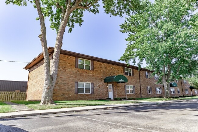 Building Exterior - Somerset Apartments