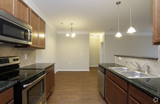 2BR, 2BA - 1271 SF- Kitchen - Summerwind Apartments