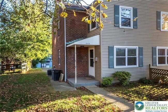 Photo - 240 Palmer St