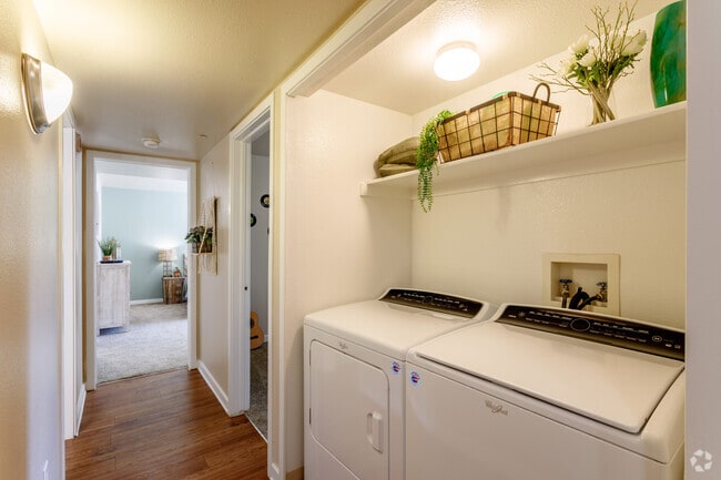 2BR, 2BA - 1,058SF - UTE CREEK APARTMENTS