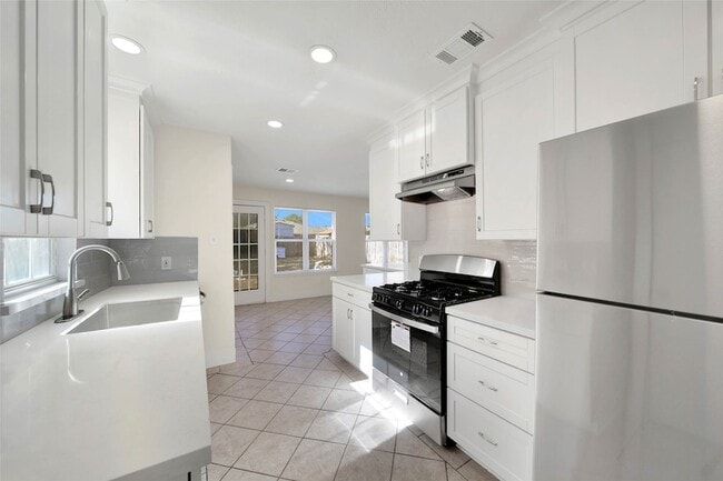 Photo - 5303 Bay Pines Dr