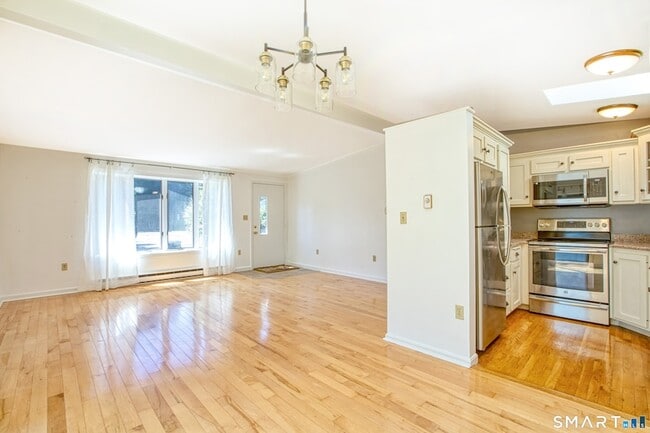 Photo - 25 Oakview Cir
