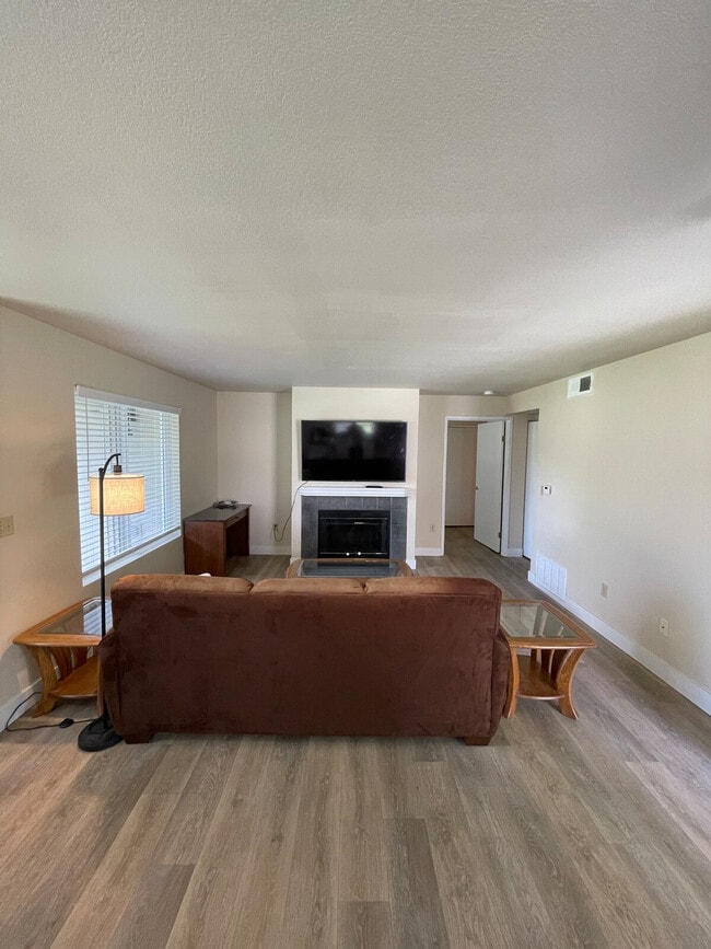 Building Photo - 604 N Columbia Center Blvd Unit SI ID1505665P