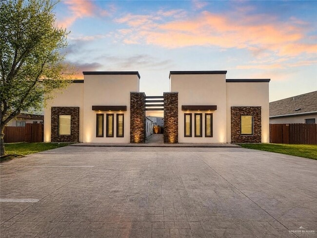 Building Photo - 215 Fig Dr Unit 2