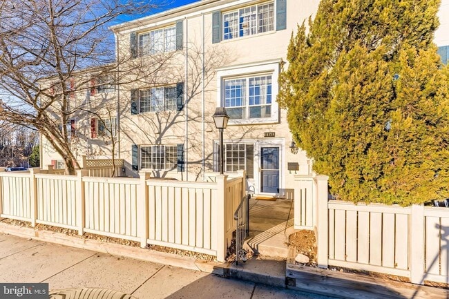 Photo - 1417 N Van Dorn St Unit B