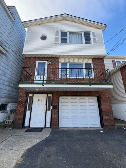 Building Photo - 115 McAdoo Ave Unit 2