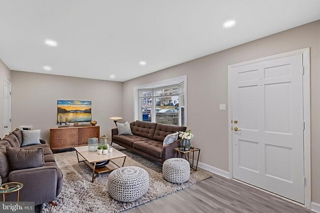 Photo - 18 W Orndorff Dr