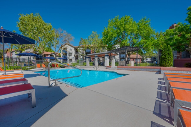 Building Photo - Overlook