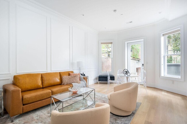 Building Photo - 1735 Q St NW Unit ID1011211P