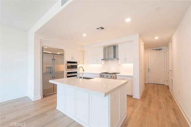 Photo - 3211 Rivington