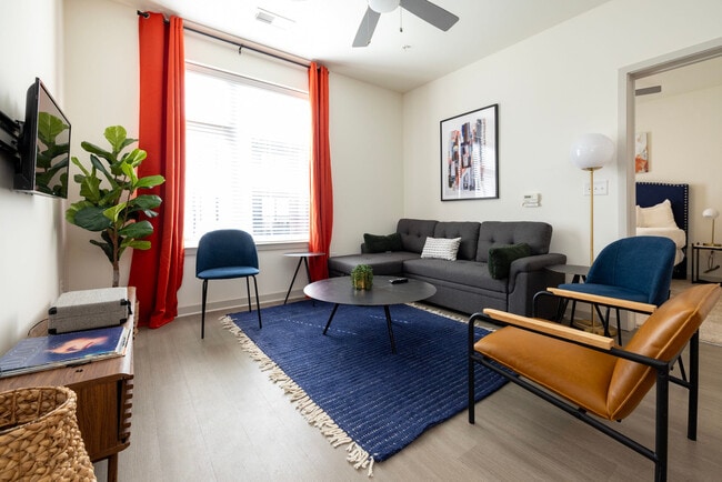 Building Photo - 633 E Main St Unit SI ID1014616P