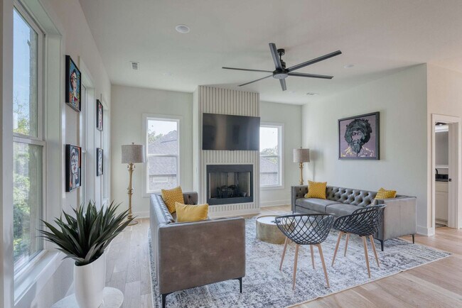 Photo - 1421 Lee St Unit ID1363342P