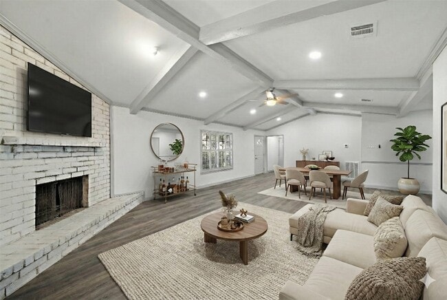 Building Photo - 1714 Huge Oaks St