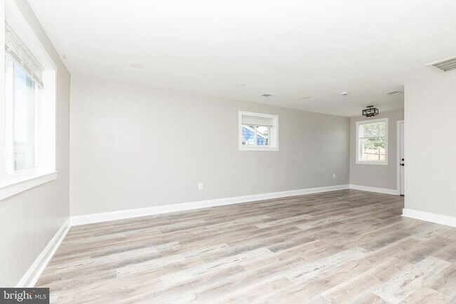Photo - 719 Cotter Rd