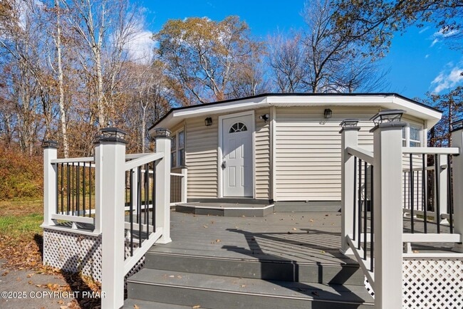 Photo - 202 Palomino Pl