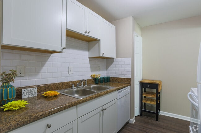 Interior Photo - Creekside Forest Apartments