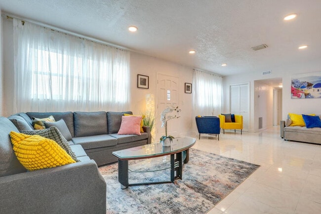 Photo - 19630 NW 5th Ave Unit ID1306987P