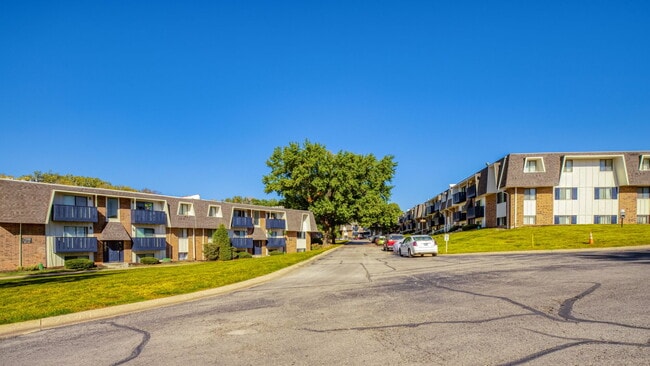 Photo - Royal Ridge Apartments