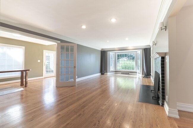 Photo - 1688 Northlawn Blvd