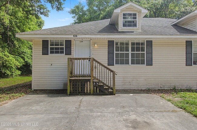Building Photo - 124 30th 1/2 St Unit B
