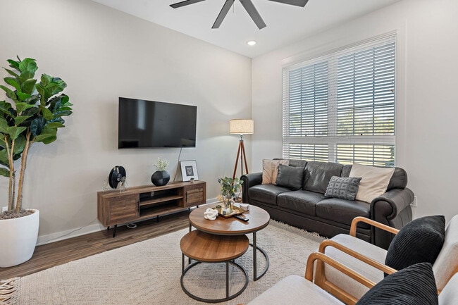 Photo - 738 Douglas Ave Unit ID1051756P