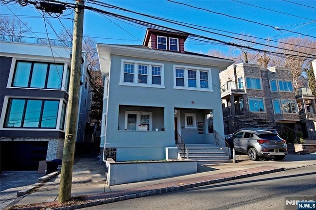 Building Photo - 510 Undercliff Ave Unit 1