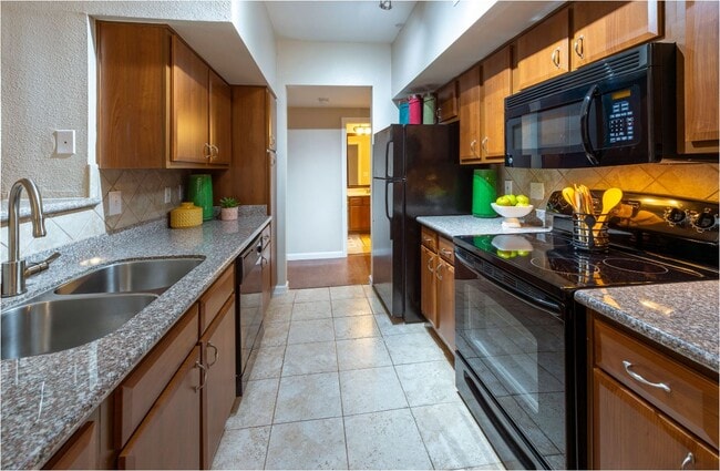 Midtown Model Kitchen - Midtown Arbor Place