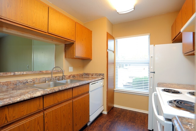 3BR - Kitchen - Aspen Village