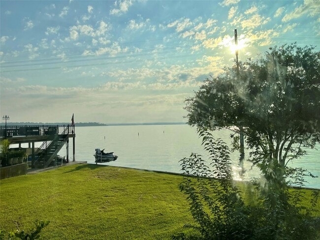 Photo - 221 Capetown Way