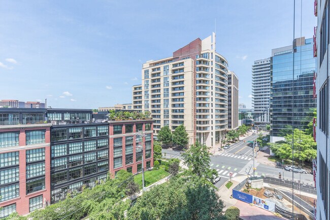 Photo - 1550 Clarendon Blvd Unit FL7-ID1024599P