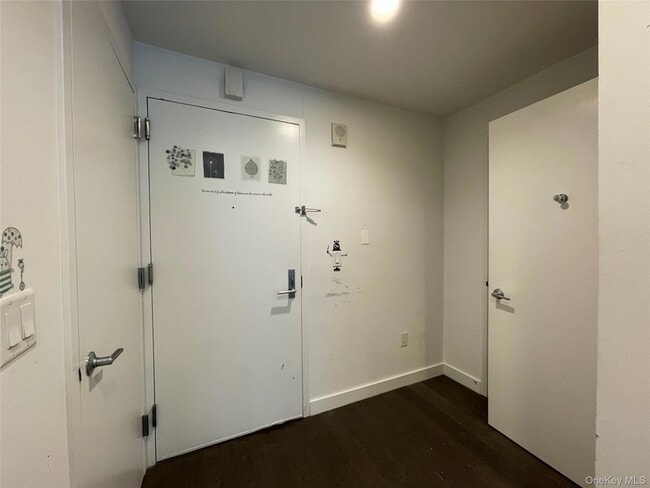 Building Photo - 131-05 40th Rd Unit 18T