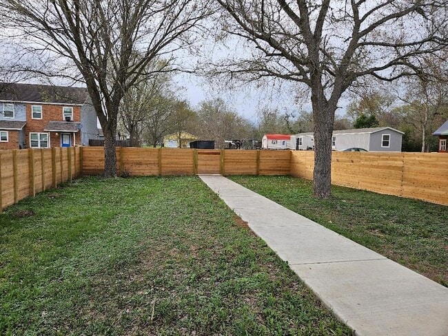 Photo - 305 Anderson St Unit B