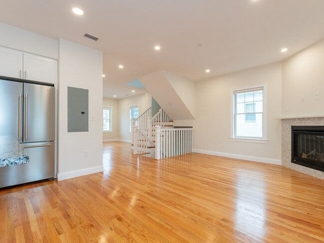 Photo - 210 Adams St