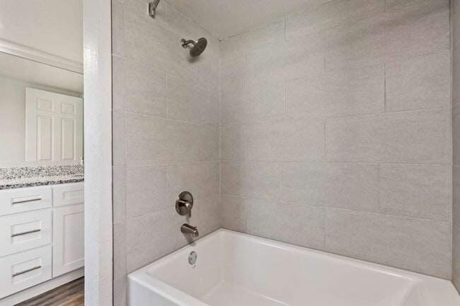 2BR, 2BA - 1,239SF - Primary Bathroom - Cortland North Tucson