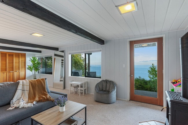 Building Photo - 2062 S Breezy Point Rd Unit ID1035858P