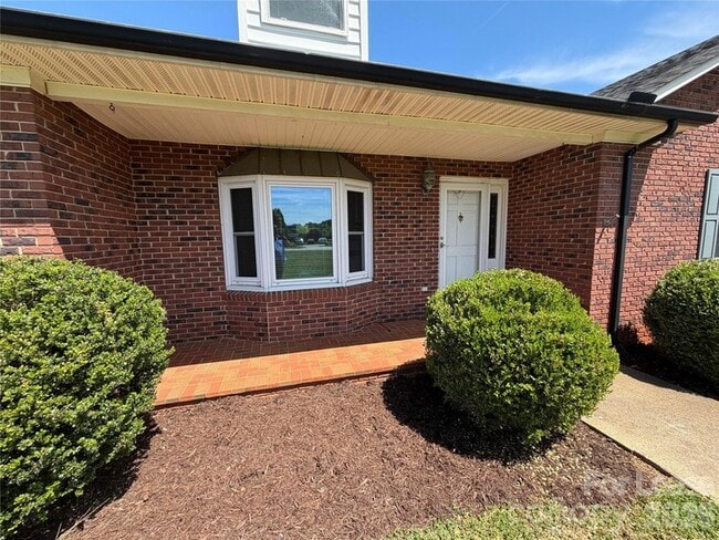 Photo - 236 Meadow Oaks Dr
