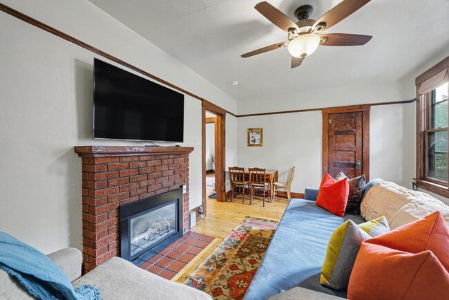 Building Photo - 516 W Olive St Unit SI ID1629231P