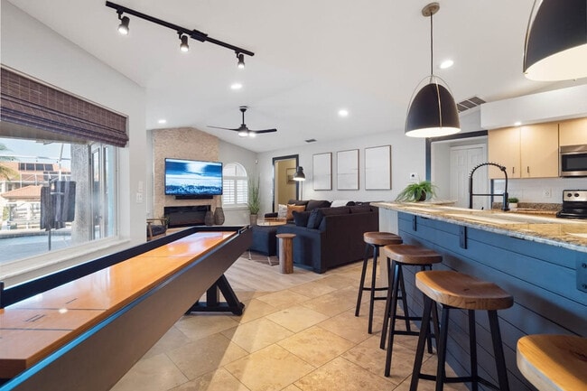 Building Photo - 6 Clinton Ct N Unit ID1261622P