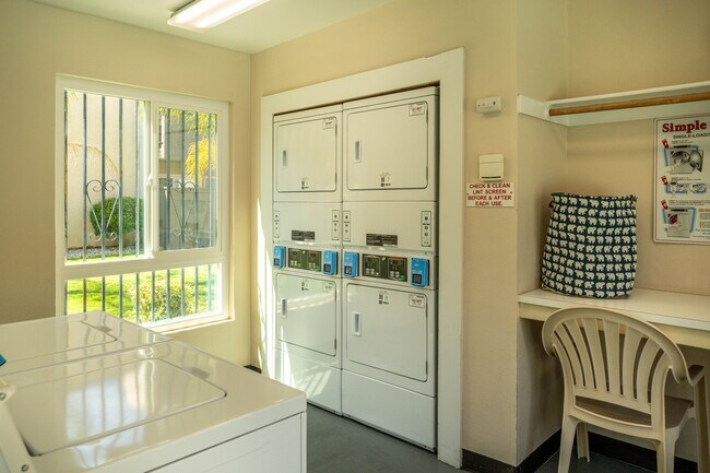 Loma Linda Apartments Carmichael, CA | CorporateHousing