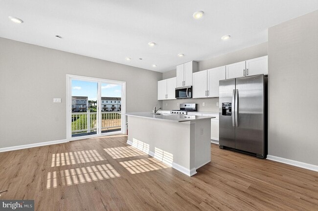 Photo - 157 Essex Dr