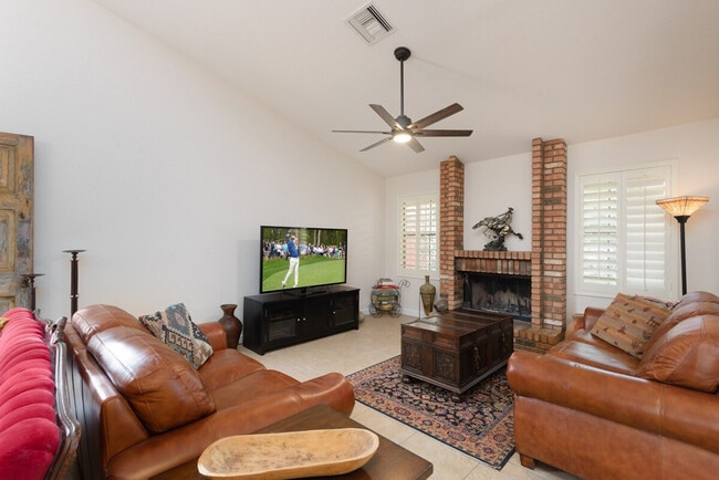 Building Photo - 10767 N 109th St Unit ID1255461P