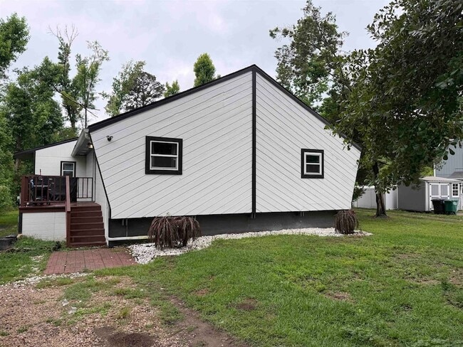Building Photo - 2444 Chateau Ln