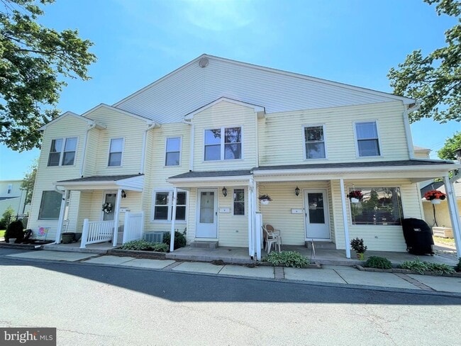 Building Photo - 1326 Central Ave
