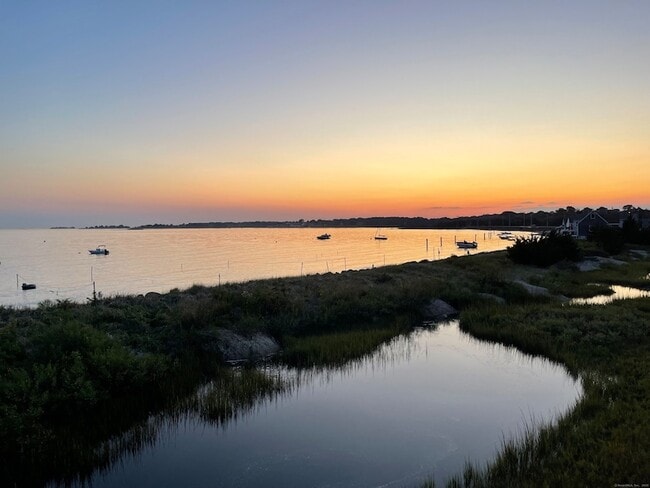 Building Photo - 14 Oak St