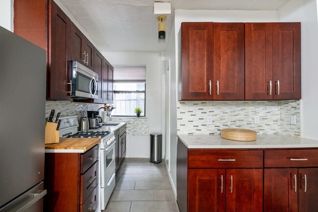 Photo - 454 W 47th St Unit ID1022013P