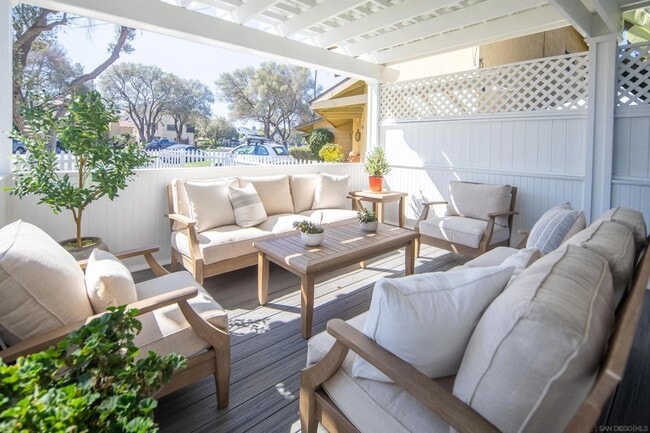 Building Photo - 950 Olive Ave