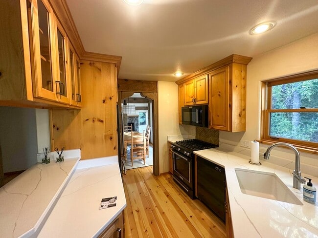 Photo - 233 Timberline Rd