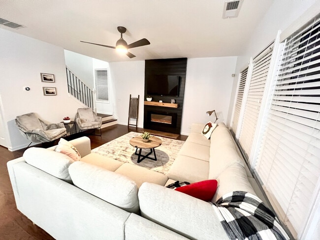 Photo - 6036 Barker Landing NE Unit ID1254415P