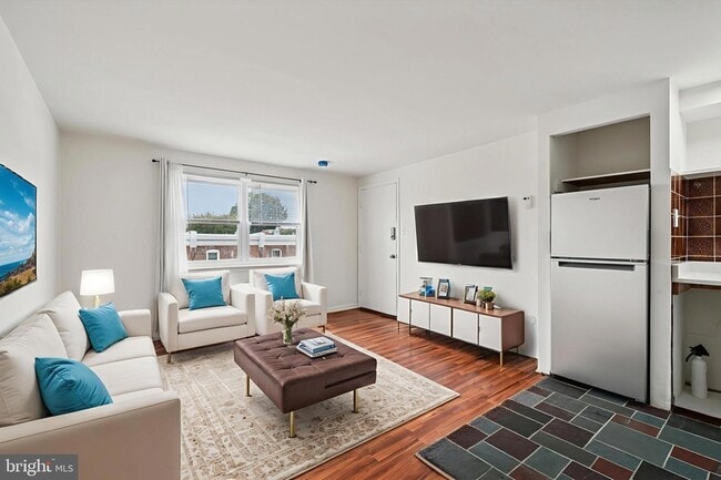 Building Photo - 409 Naomi St Unit 2